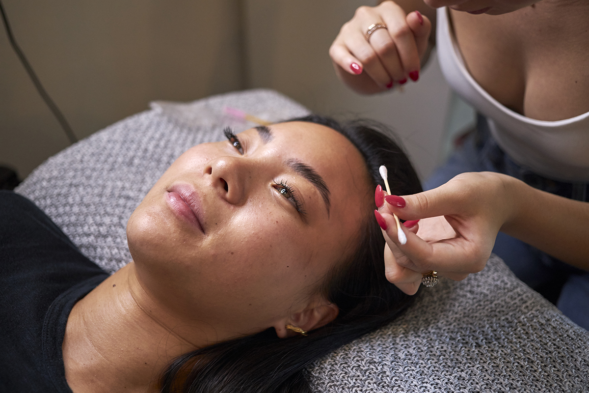 Laminated Brows: An Investigation - En Route