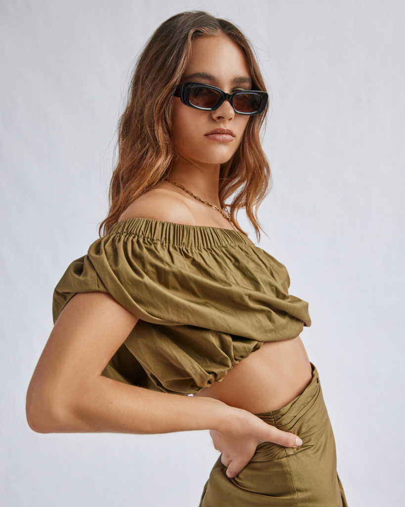 8 Dress & Sneaker Combos for Summer shona joy en-route
