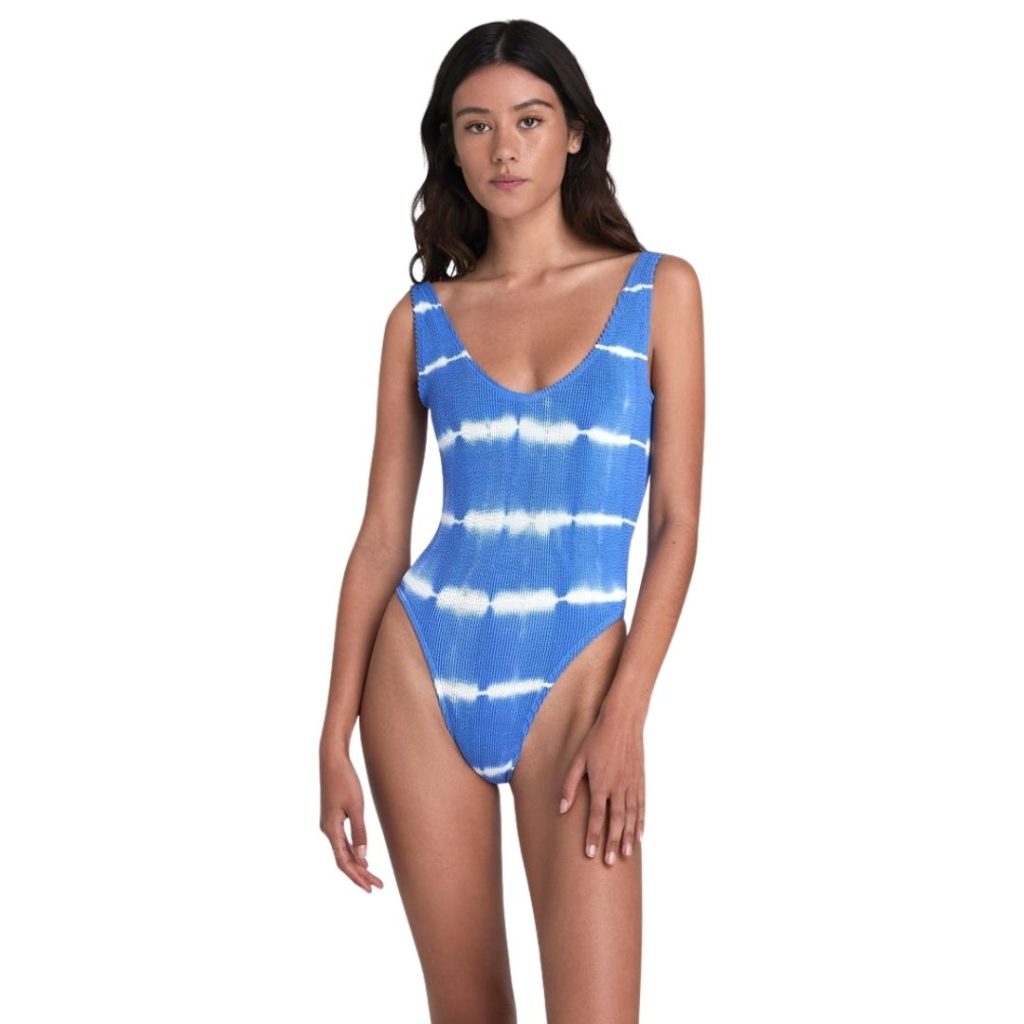bond-eye-bikini-enroute