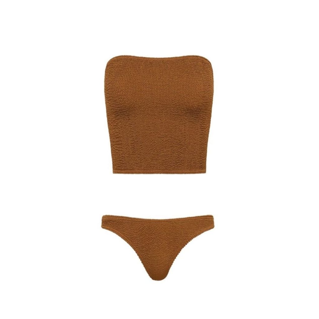 bond-eye-bikini-enroute