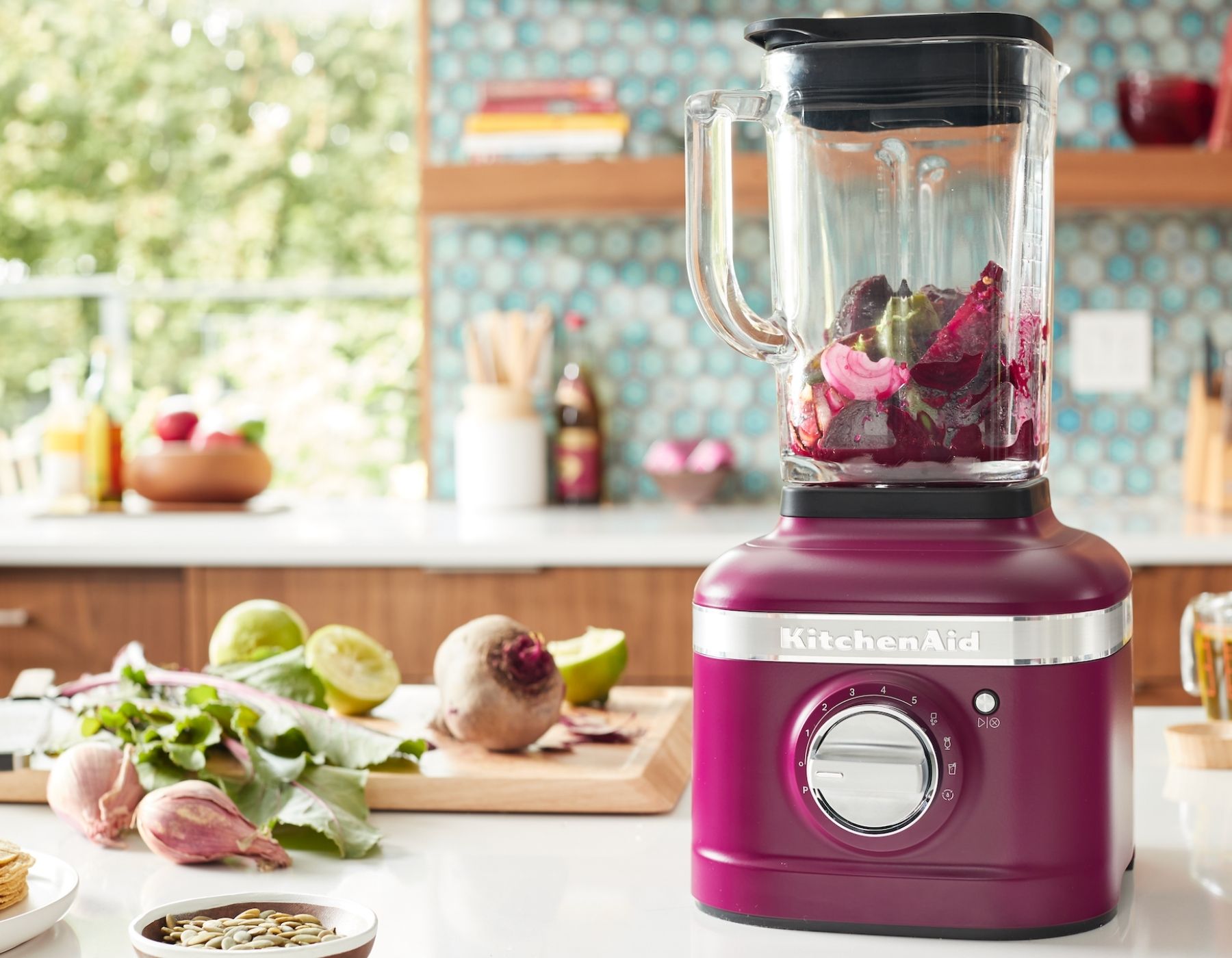 kitchenaid-colour-of-the-year-enroute-beetroot