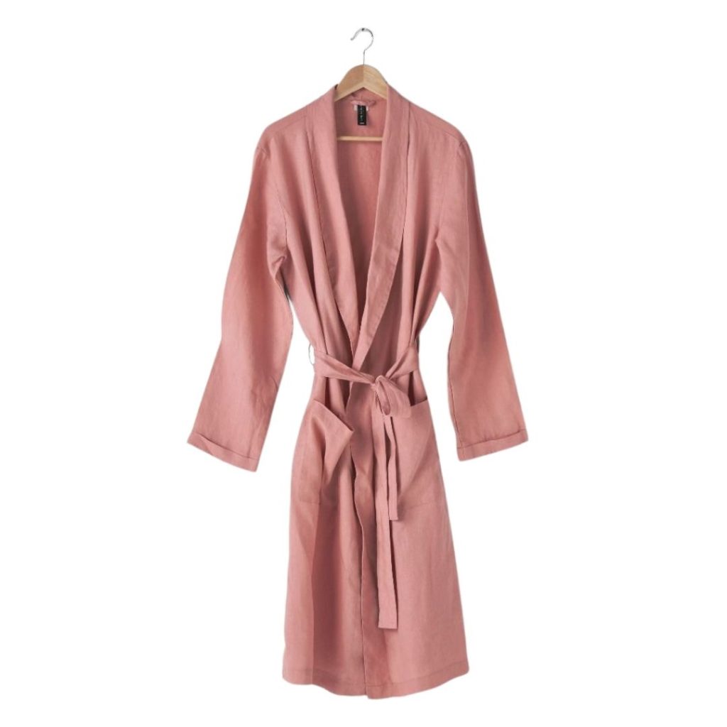 14. lh_nimes_rosette_robe_w1