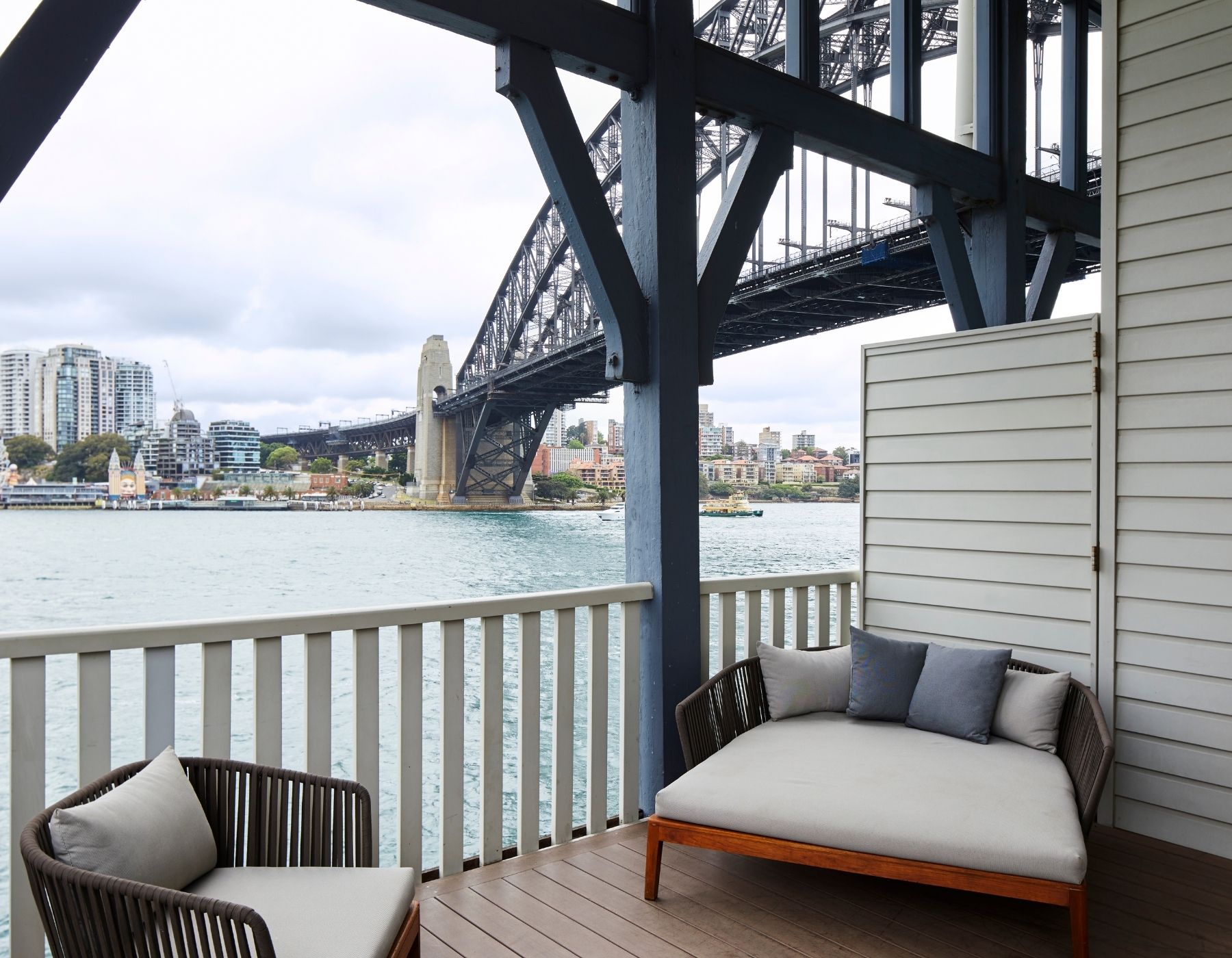 pier-one-the-gantry-enroute