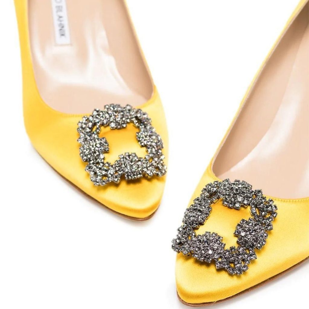 Manolo-blahnik-satin-pump-enroute